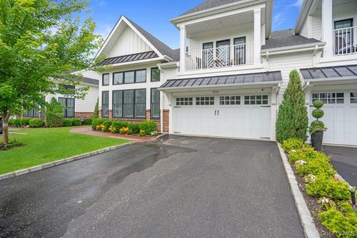 82101 Spruce Pond Cir, Plainview, NY, 11803-2341 | Card Image