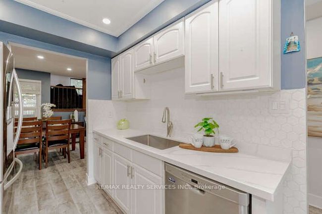 32 Simmons Blvd, House other with 3 bedrooms, 2 bathrooms and 4 parking in Brampton ON | Image 10