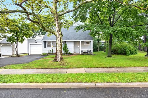 50 Commander Ave, Garden City, NY, 11530-6608 | Card Image