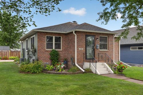 2101 Green Bay Street, La Crosse, WI, 54601 | Card Image