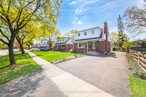 18 Erlesmere Ave, Brampton, ON, L6W2T5 | Card Image