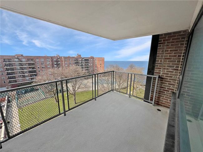 APT-8E - 166 Powells Cove Blvd, Home with 2 bedrooms, 2 bathrooms and null parking in Whitestone NY | Image 5