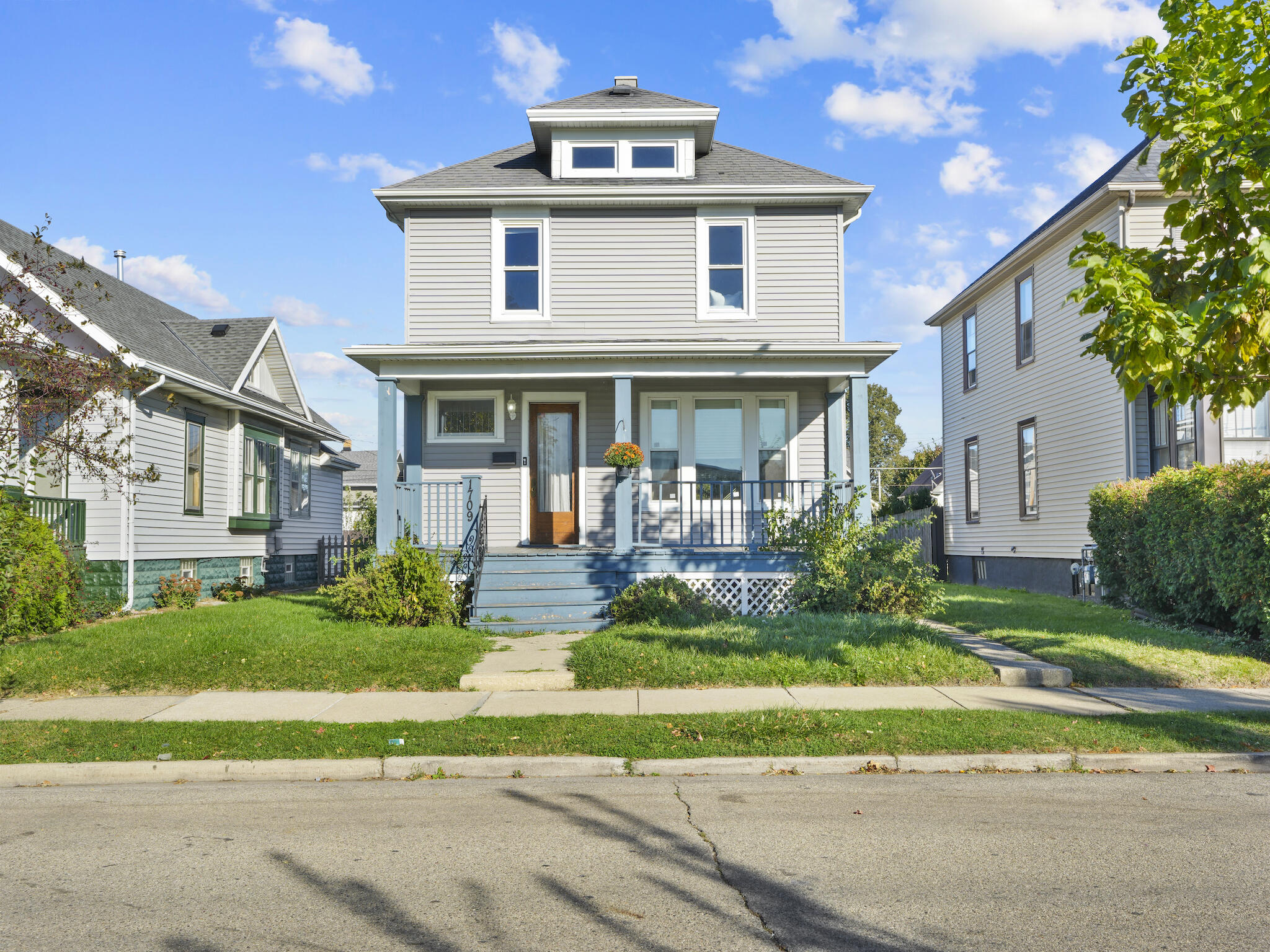 Grange Ave, Racine, WI 53405
