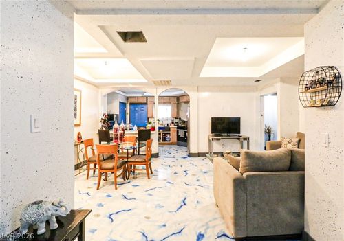 5068 Killarney St, Las Vegas, NV, 89122-6807 | Card Image