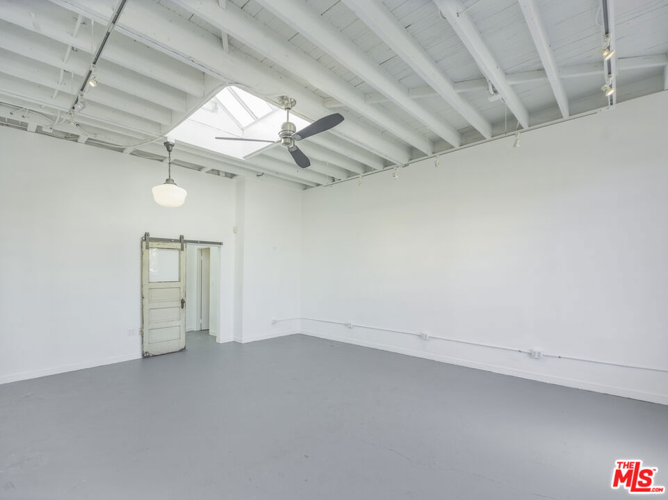 Commercial Lease in Venice 5