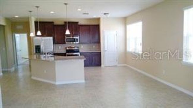 Living/Dining Area | Image 4