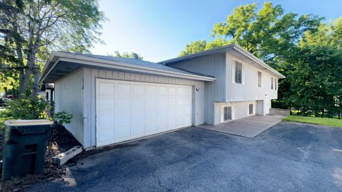 201 W Winchester Rd, Libertyville, IL, 60048-1320 | Card Image