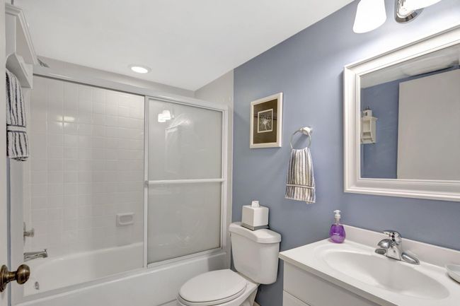 APT-316 - 313 Lake Cir, Condo with 2 bedrooms, 2 bathrooms and null parking in North Palm Beach FL | Image 24