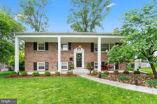 8337 Stockade Dr, ALEXANDRIA, VA, 22308-1647 | Card Image