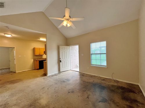 100 Lindas Creek Ln, Weatherford, TX, 76088-4883 | Card Image