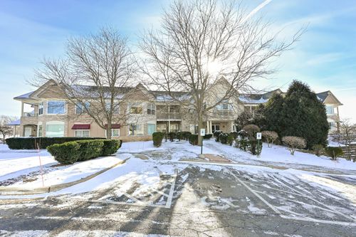 7045 S Riverwood Blvd, Franklin, WI, 53132-8158 | Card Image