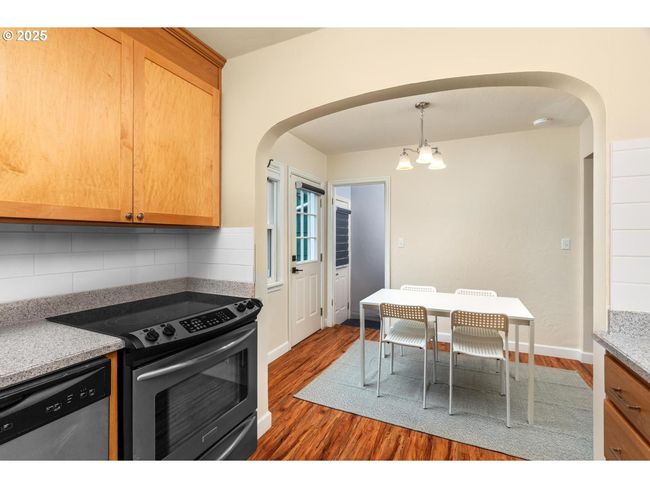 Kitchen/Dining Room | Image 9