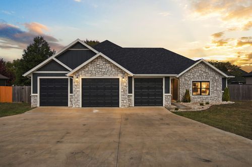 1521 Jones St, Bolivar, MO, 65613-3133 | Card Image