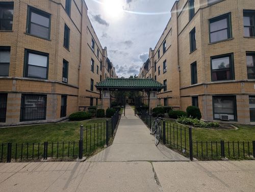 g-2338 N Spaulding Ave, Chicago, IL, 60647-2550 | Card Image