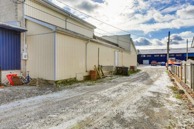 5271 Nauvoo Rd, Home with 0 bedrooms, 2 bathrooms and 10 parking in Warwick ON | Image 36