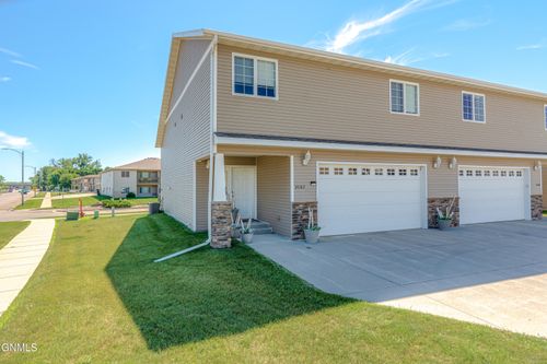 2802 Waters Edge Lane Se, Mandan, ND, 58554 | Card Image