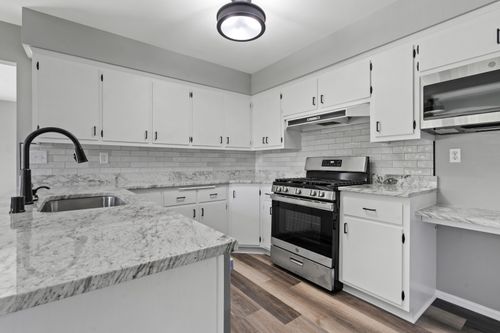 1805 Park Ave, West Bend, WI, 53090-2351 | Card Image