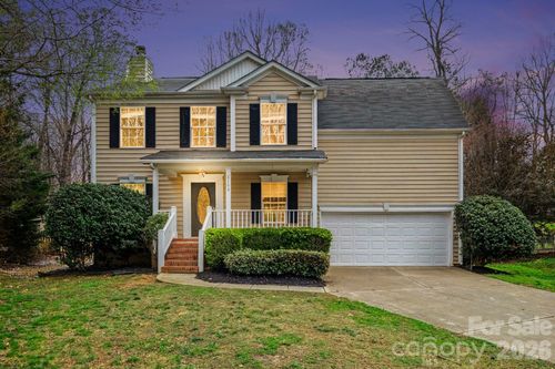 8100 Chatham Oaks Dr, Concord, NC, 28027-9612 | Card Image