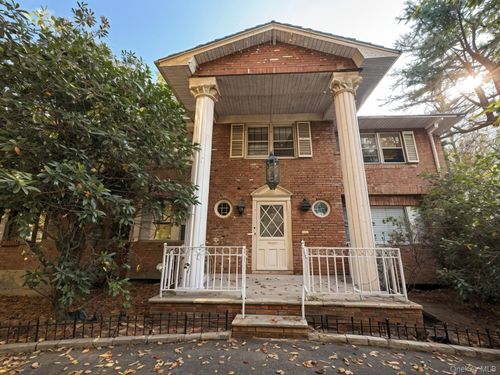 8 Bridle Path Dr, Old Westbury, NY, 11568-1608 | Card Image
