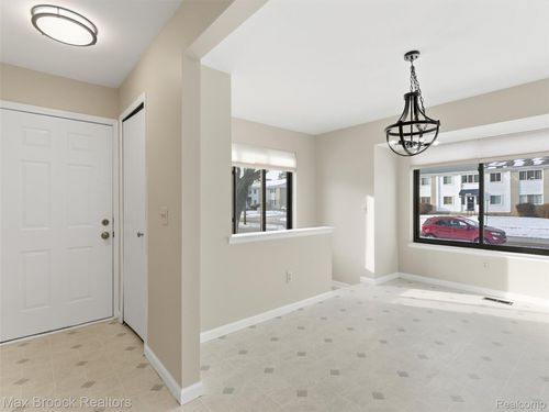 1-30748 Quinkert St, Roseville, MI, 48066-1649 | Card Image