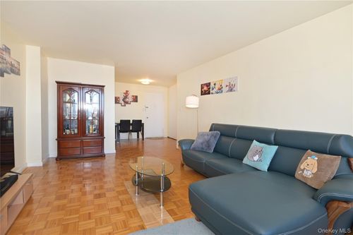 apt-a1204-61-20 Grand Central Pkwy, Forest Hills, NY, 11375-1280 | Card Image