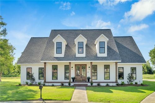 100 Catherine Ct, La Place, LA, 70068-4179 | Card Image