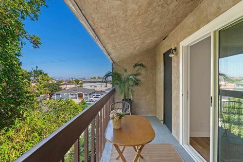 4-1762 Locust St, San Diego, CA, 92106-1951 | Card Image