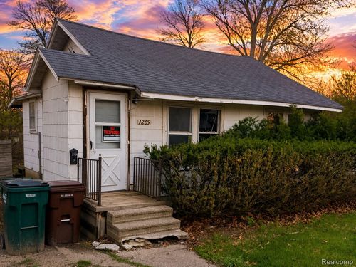 1209 Lathrop Street, Lansing, MI, 48912 | Card Image