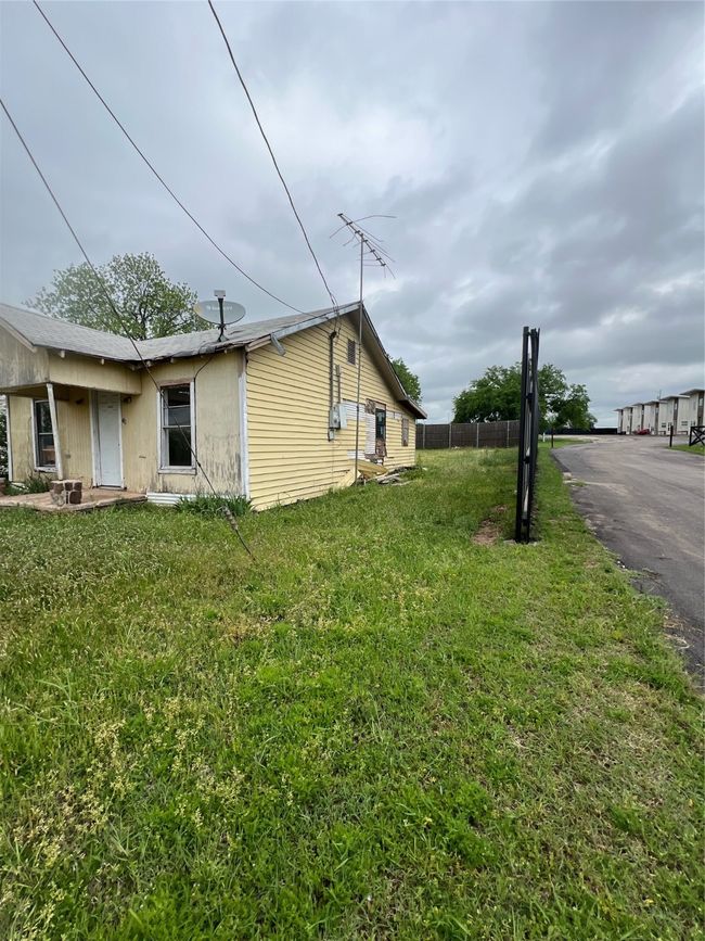 411 Decatur St, House other with 2 bedrooms, 1 bathrooms and null parking in Bowie TX | Image 15