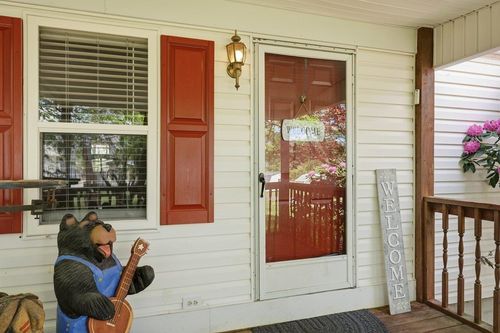 406 Trayfoot Rd, GROTTOES, VA, 24441-5036 | Card Image