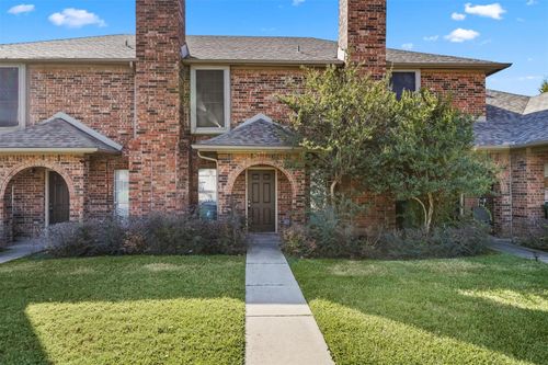 804 Custer St, Arlington, TX, 76014-2256 | Card Image