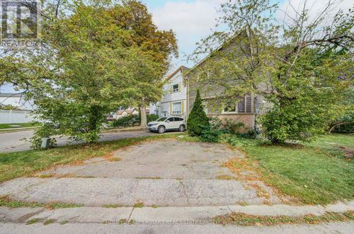 50 Hoskins Square, Brampton (Queen Street Corridor), ON, L6S2N6 | Card Image