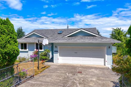 7453 Veyaness Rd, Saanichton, BC, V8M1V9 | Card Image
