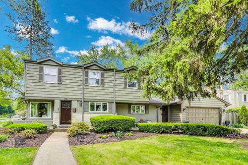 1311 E Woodford Pl, Arlington Heights, IL, 60004-6758 | Card Image