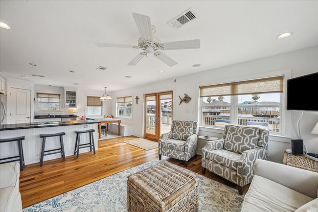 1226 Oahu Dr, House other with 4 bedrooms, 3 bathrooms and 1 parking in Tiki Island TX | Image 8