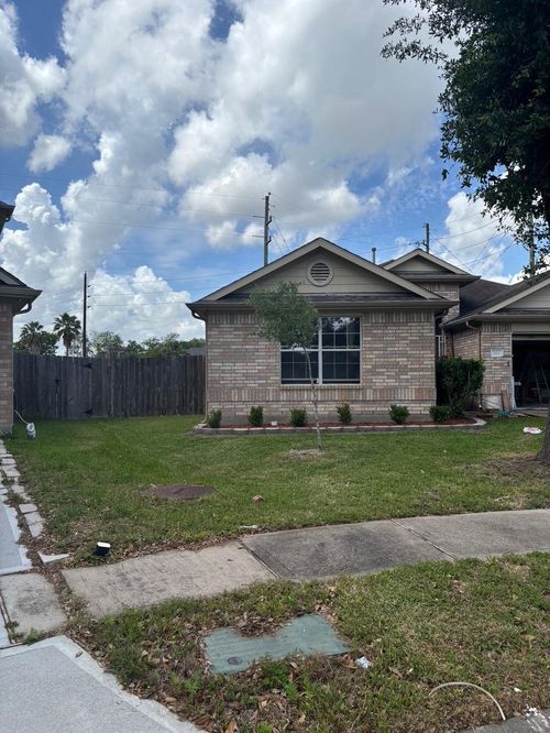 702 Hollyhock Dr, Stafford, TX, 77477-4632 | Card Image