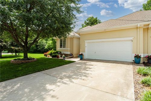 4446 S Davidson Dr, Independence, MO, 64055-6784 | Card Image