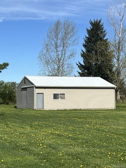 6241 Barnes Rd, Brown City, MI, 48416-9036 | Card Image