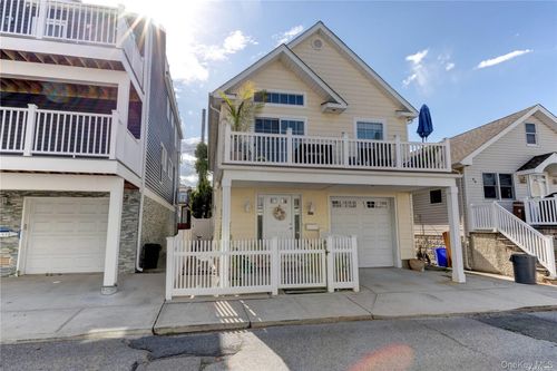67 Vermont St, Long Beach, NY, 11561-1439 | Card Image