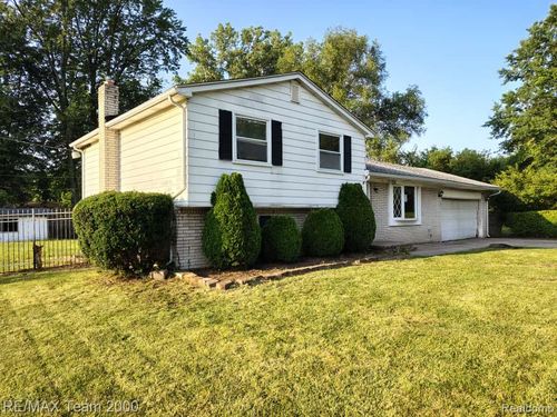 35872 Vinewood St, Romulus, MI, 48174-4049 | Card Image