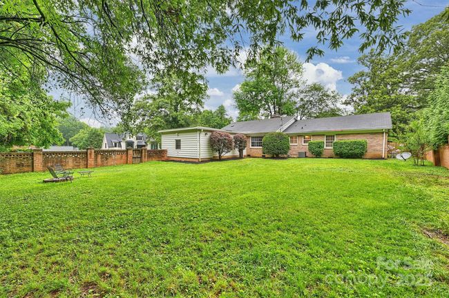 1961 Runnymede Ln, House other with 3 bedrooms, 2 bathrooms and null parking in Charlotte NC | Image 37