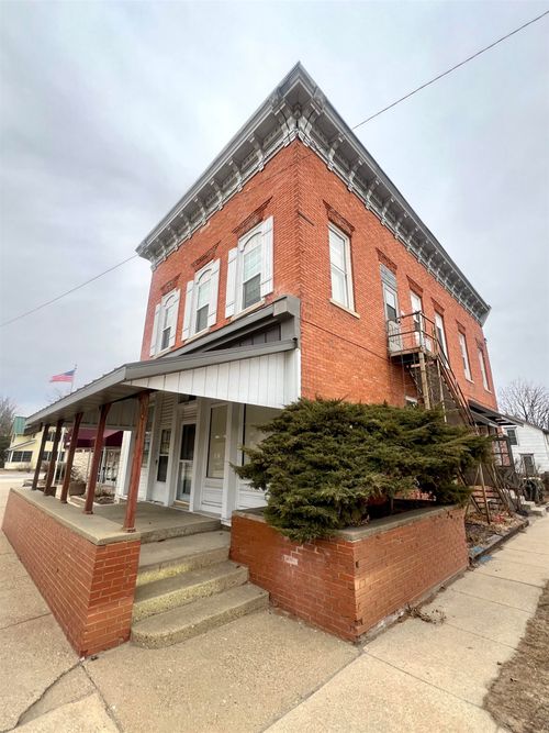 202 N Wisconsin Ave, MUSCODA, WI, 53573-8811 | Card Image