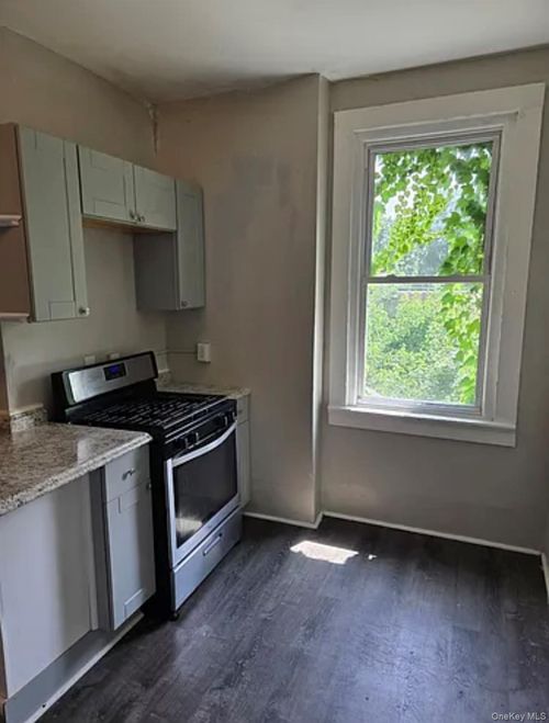 2-146 Mansion St, Poughkeepsie, NY, 12601-2570 | Card Image