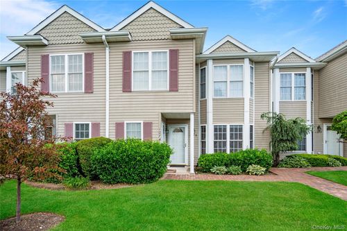 1075 Savoy Dr, Huntingtn Sta, NY, 11747-5276 | Card Image