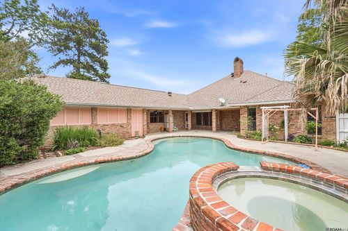 5654 Vicksburg Dr, Baton Rouge, LA, 70817-3133 | Card Image