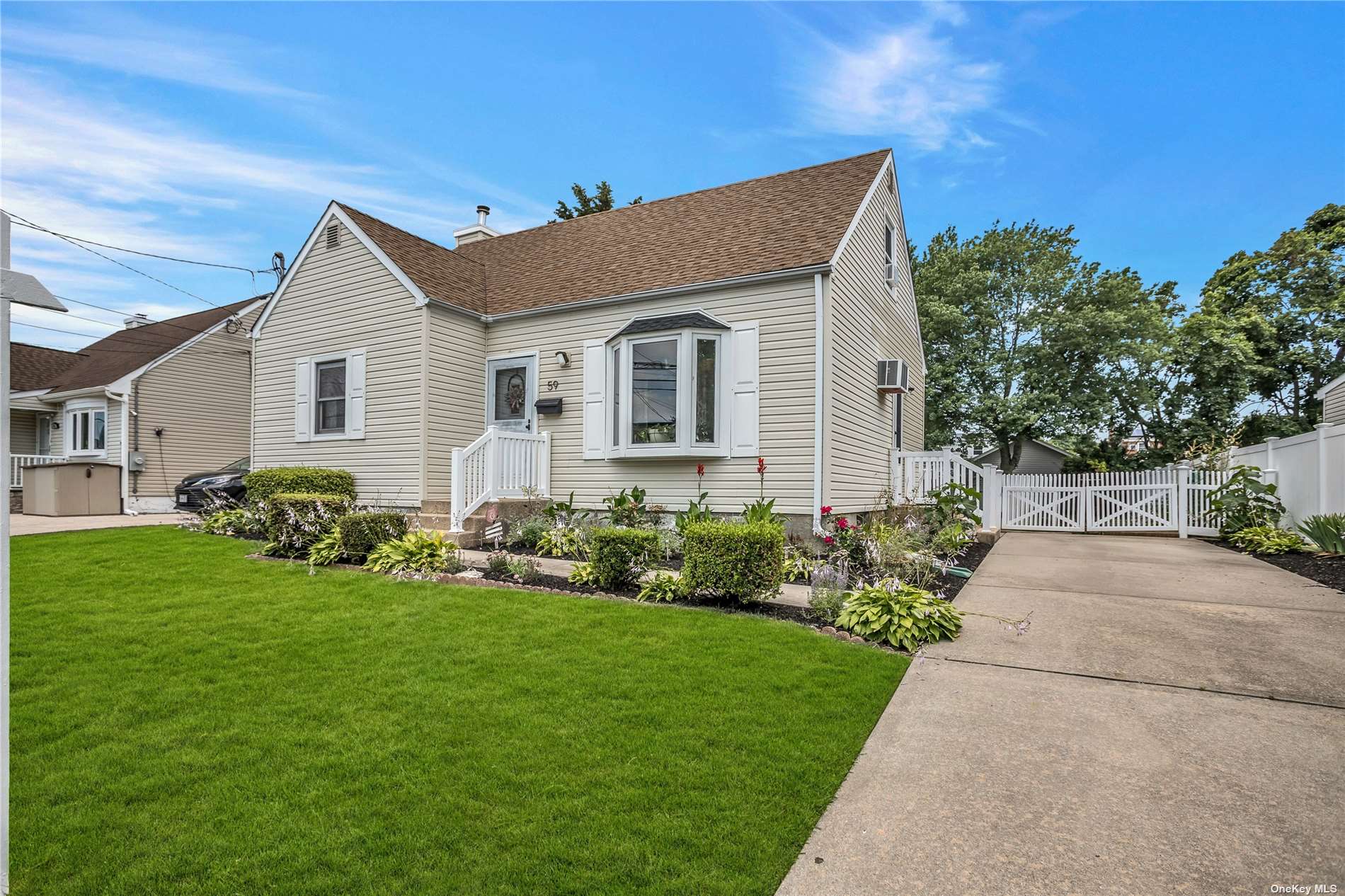 Sherbrooke Rd, Lindenhurst, NY 11757