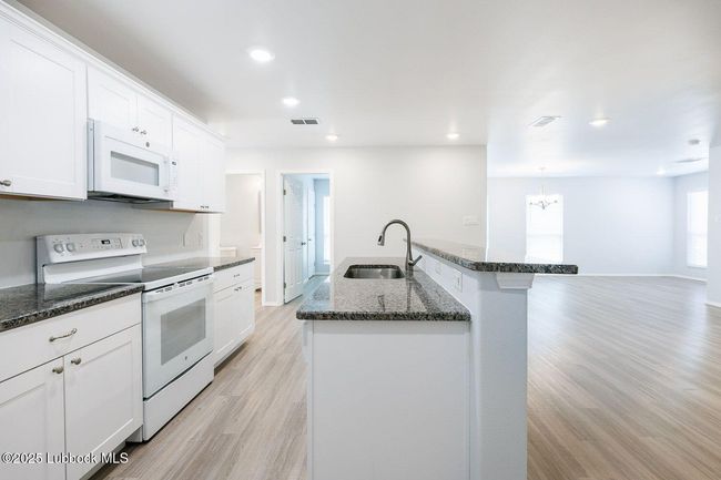5511 Jarvis St, Home with 6 bedrooms, 4 bathrooms and null parking in Lubbock TX | Image 17
