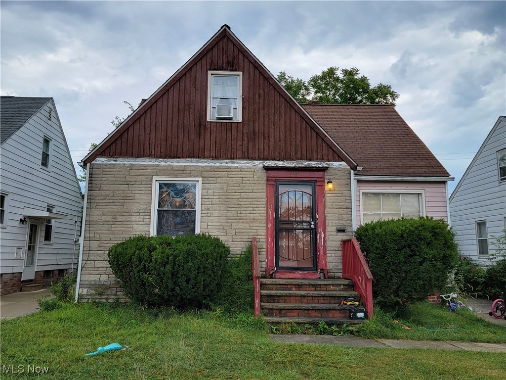 Arch St, Maple Heights, OH 44137