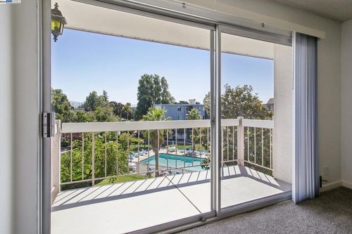 apt-307-950 Shorepoint Ct, Alameda, CA, 94501-5854 | Card Image