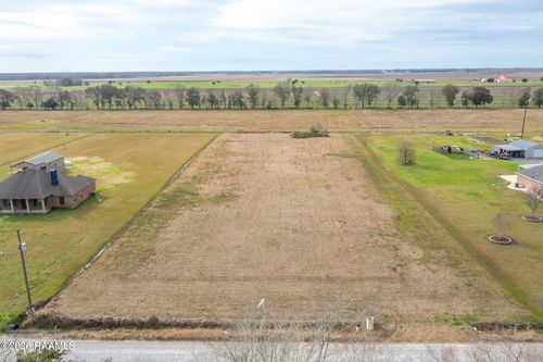 608 Teche Lake Rd, New Iberia, LA, 70563-8463 | Card Image